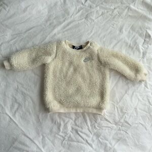 NIKE Baby Sherpa Fleece Crewneck – 6 Months – Cream / Ivory